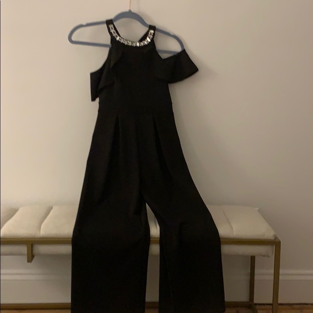 🖤a black romper with rhinestone neck🖤